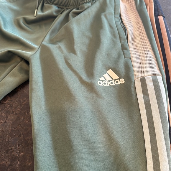 Addidas joggers mend size extra small - Picture 2 of 7